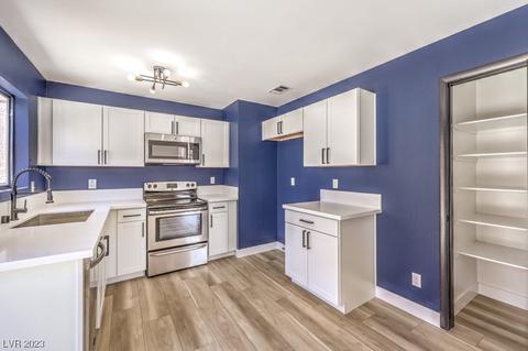 5182 Irish Moss Ct, Las Vegas, NV 89142