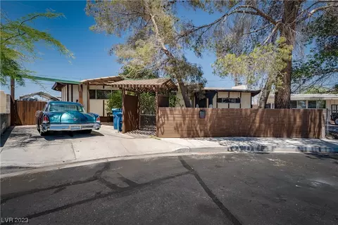 704 Evergreen Cir, Las Vegas, NV 89107