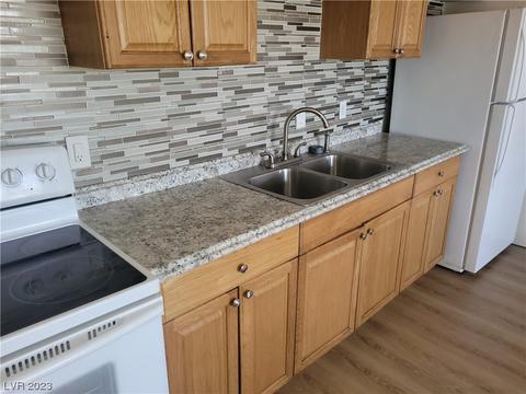 3718 Hazelwood St #8, Las Vegas, NV 89119