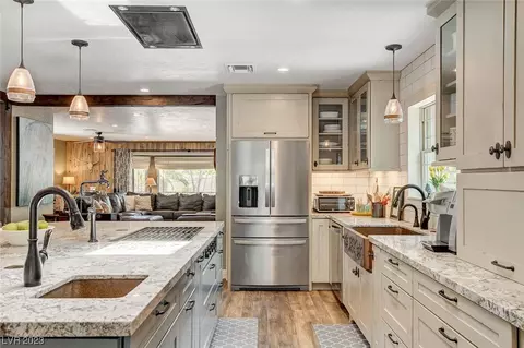 10665 Gilespie St, Las Vegas, NV 89183
