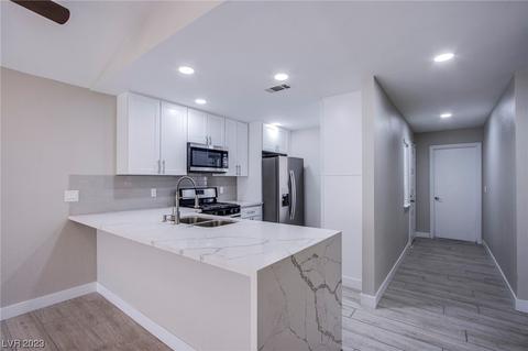 7229 Walnut Ridge Cir, Las Vegas, NV 89119
