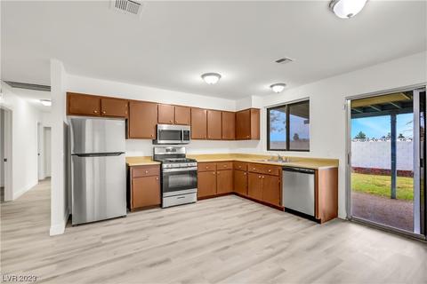 2104 Wondra Dr, Las Vegas, NV 89115