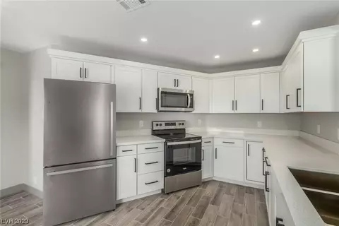 5151 Pioneer Ave #203, Las Vegas, NV 89146