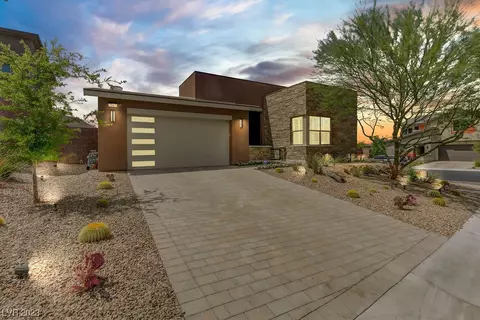 7067 Lagrange Point St, Las Vegas, NV 89148