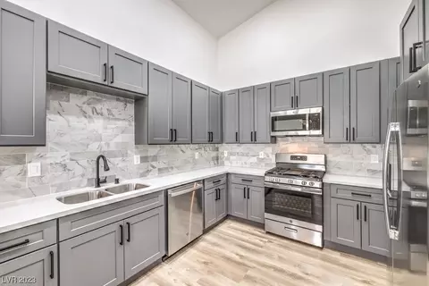 10325 Birch Bluff Ln, Las Vegas, NV 89145