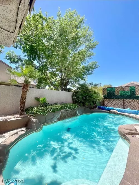 833 Lightgleam Ct, Las Vegas, NV 89123