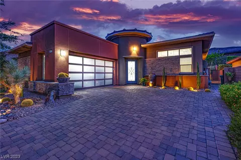 6875 Regency Crest Ave, Las Vegas, NV 89148