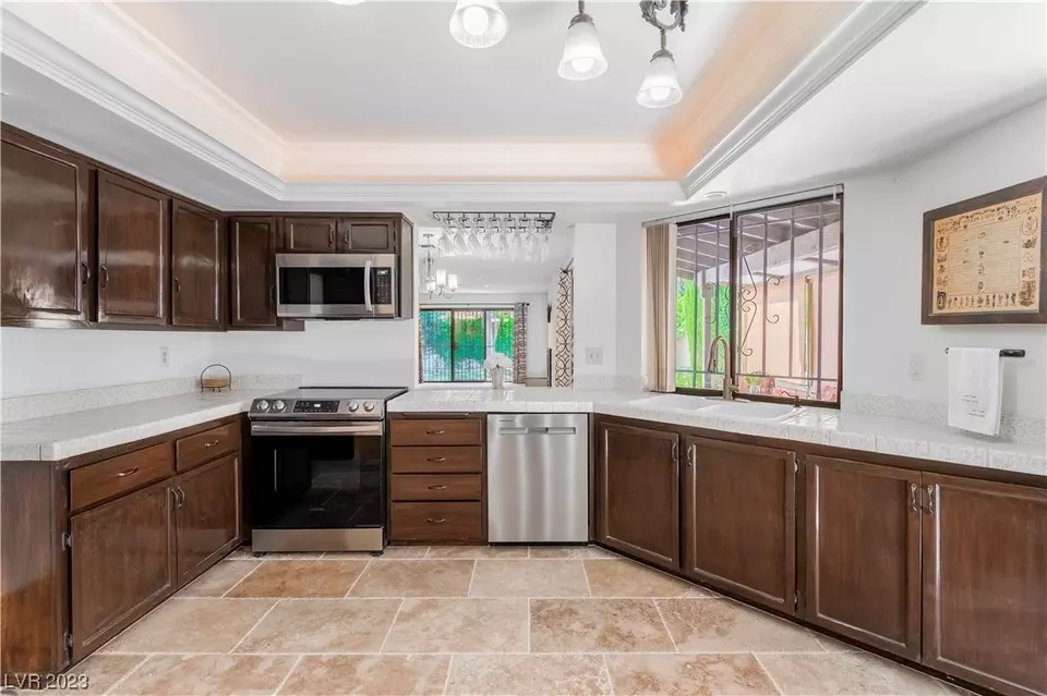  2465 Whippoorwill Ln, Las Vegas, NV 89121 photo 8