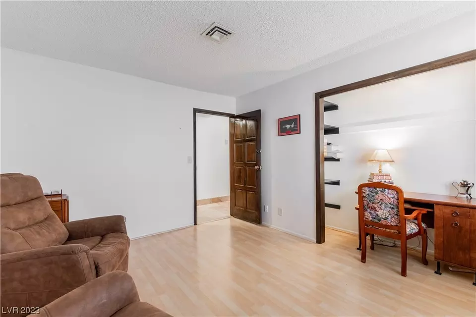  2465 Whippoorwill Ln, Las Vegas, NV 89121 photo 25