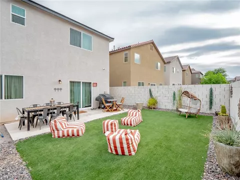 7714 Pyrenees Park Dr, Las Vegas, NV 89113