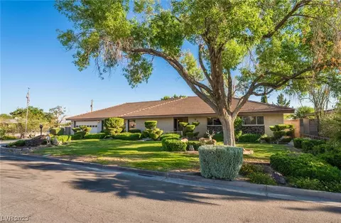 236 E Country Club Dr, Henderson, NV 89015