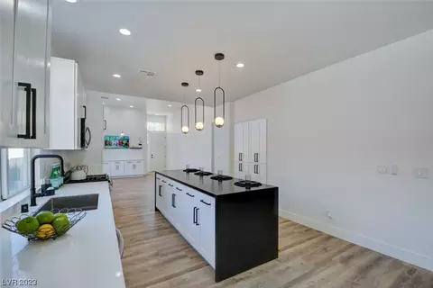 10400 Santa Cresta Ave, Las Vegas, NV 89129