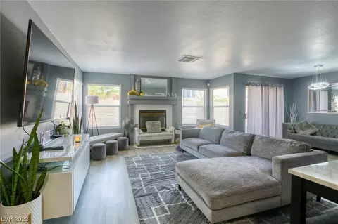 9532 Hershey Ln, Las Vegas, NV 89134