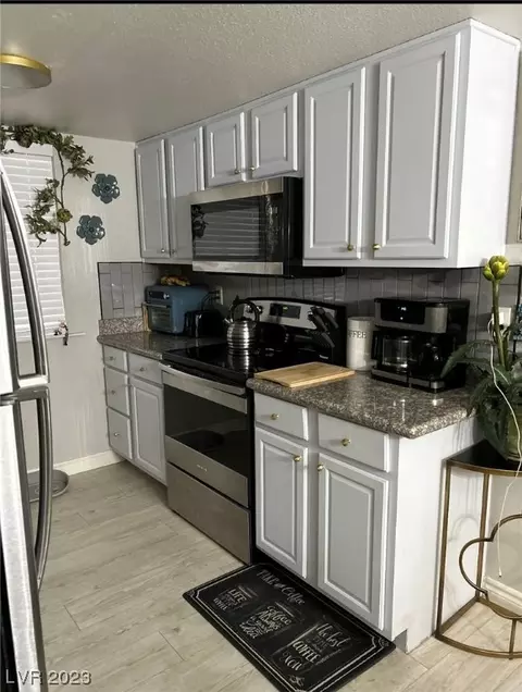 5098 River Glen Dr #203, Las Vegas, NV 89103