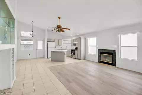 5517 Morning Swim Ln, Las Vegas, NV 89113