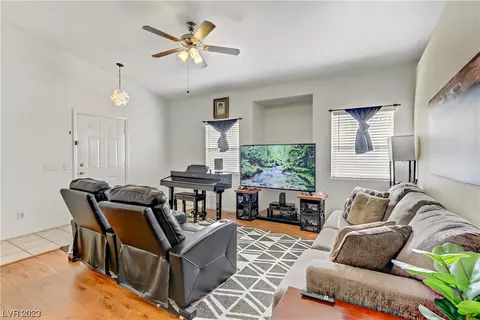 2152 Quarry Ridge St #201, Las Vegas, NV 89117