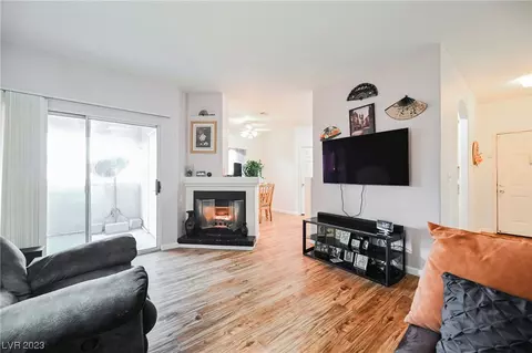 6480 Annie Oakley Dr #421, Las Vegas, NV 89120