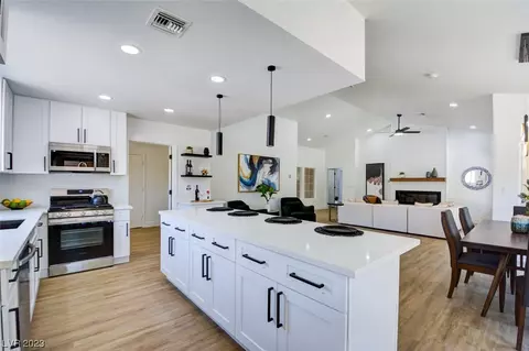 8913 Desert Mound Dr, Las Vegas, NV 89134