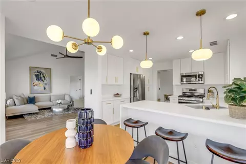 9541 Eagle Valley Dr, Las Vegas, NV 89134