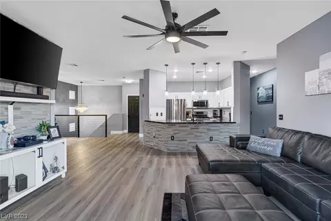 8724 Red Rio Dr #201, Las Vegas, NV 89128