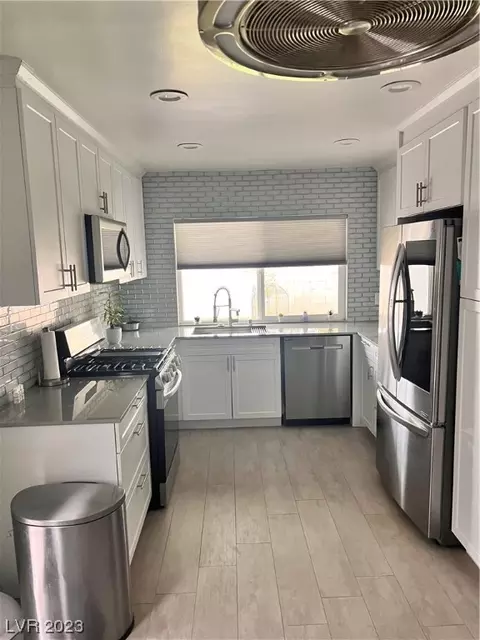5040 Haystack Dr, Las Vegas, NV 89122