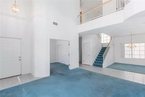 5876 Golden Wing St, Las Vegas, NV 89113