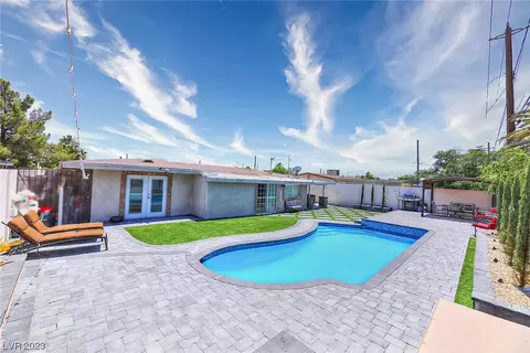 1305 Pyramid Dr, Las Vegas, NV 89108