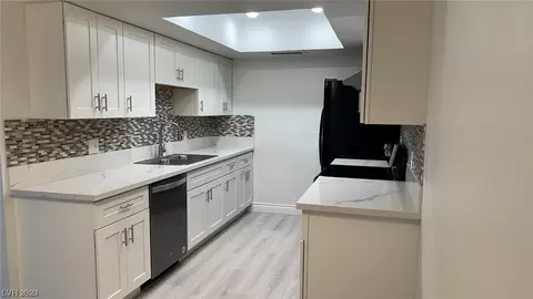 271 Misty Isle Ln #D, Las Vegas, NV 89107