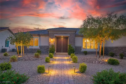 7233 Western Sun Dr, Las Vegas, NV 89149