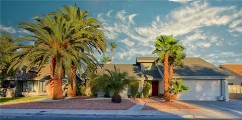 6621 Shelter Ln, Las Vegas, NV 89103
