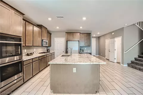 8242 Skye Struck Dr, Las Vegas, NV 89166
