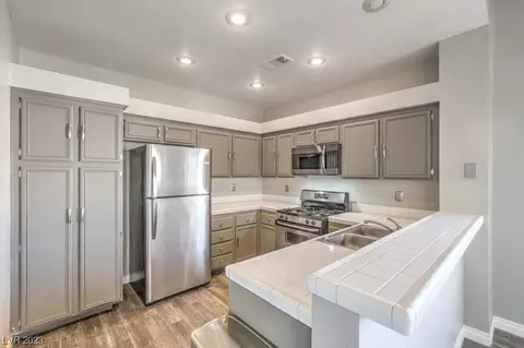 5155 W Tropicana Ave #2111, Las Vegas, NV 89103