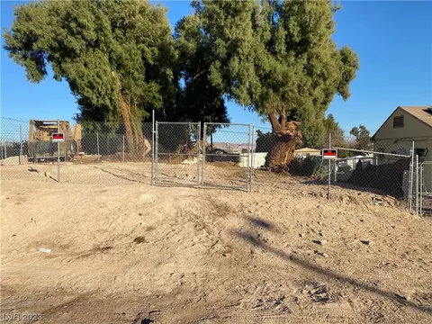 2572 Mclaurine Ave, Las Vegas, NV 89121