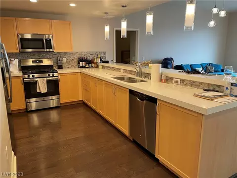 150 Las Vegas Blvd #906, Las Vegas, NV 89101