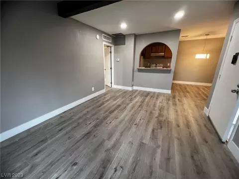 1515 E Reno Ave #203, Las Vegas, NV 89119