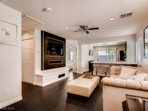 10609 Foggy Glen Ave, Las Vegas, NV 89135