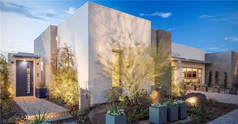 686 Scenic Cliff Dr, Henderson, NV 89012