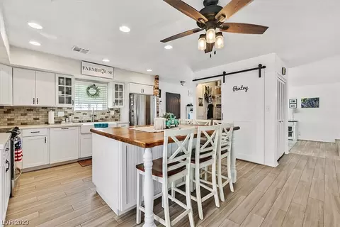 6949 S Valley View Blvd, Las Vegas, NV 89118