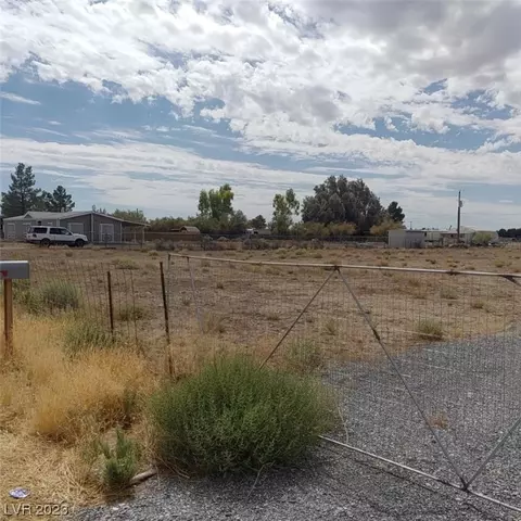 2661 W Prospector Ln, Pahrump, NV 89048