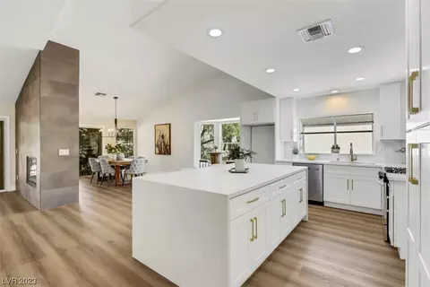 2717 Crown Ridge Dr, Las Vegas, NV 89134