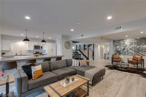 2972 Bel Air Dr, Las Vegas, NV 89109