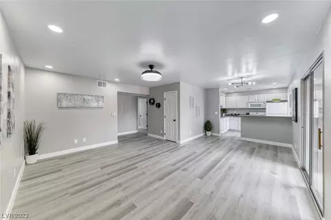 5317 Indian River Dr #294, Las Vegas, NV 89103