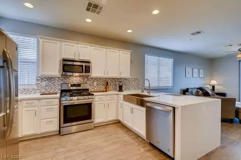 2592 Chantemar St, Las Vegas, NV 89135