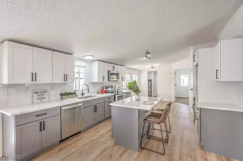 271 Navajo Dr, Henderson, NV 89015