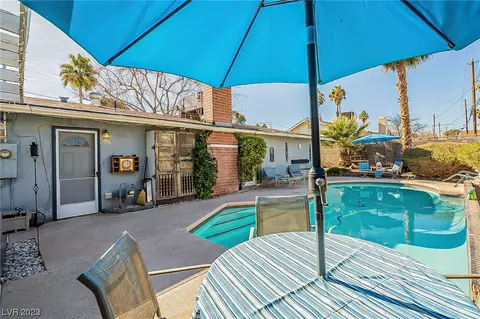 3072 Vegas Valley Dr, Las Vegas, NV 89121