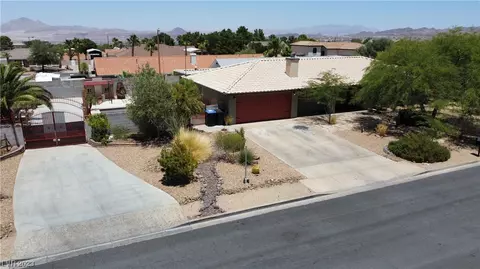 320 E Longacres Dr, Henderson, NV 89015