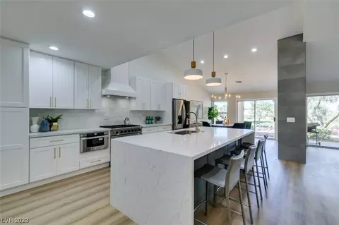 9020 Sundial Dr, Las Vegas, NV 89134