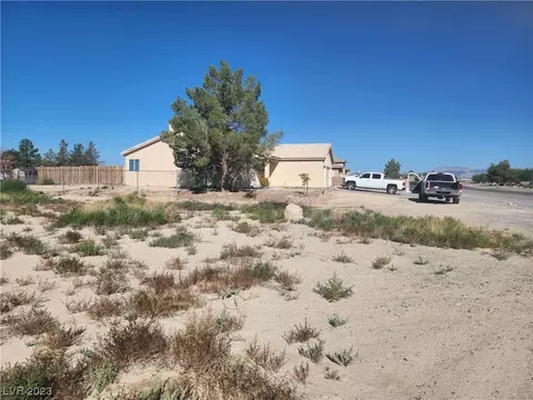 2980 S Dandelion St, Pahrump, NV 89048