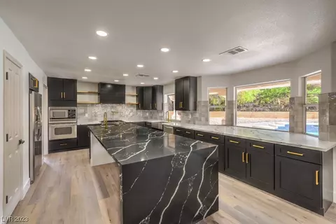 8121 Blue Cascade Ave, Las Vegas, NV 89128