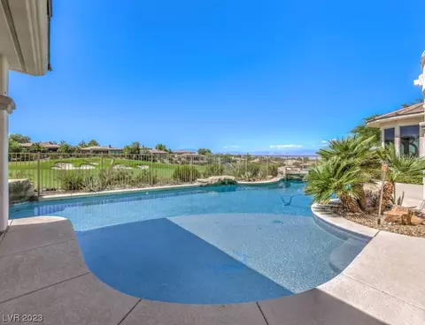 19 Club Vista Dr, Henderson, NV 89052